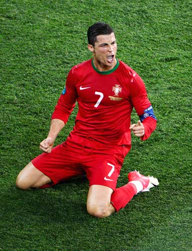 《名侦探柯南：绯色的子弹》中字版终极预告公布 危险正在逼近