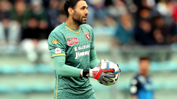 上海海港3-0大胜浙江队 掌握中超争冠主动权